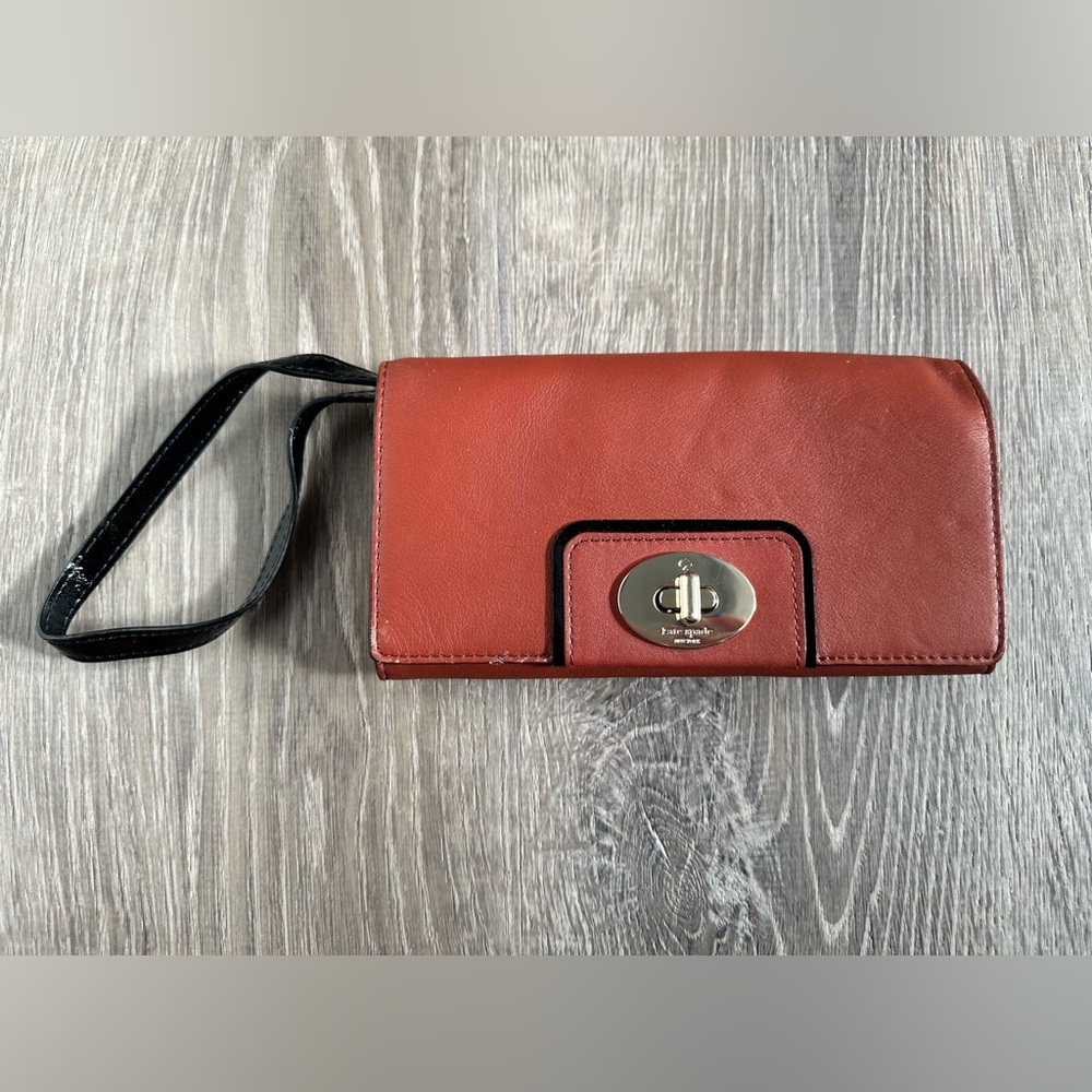 Kate Spade wristlet wallet
